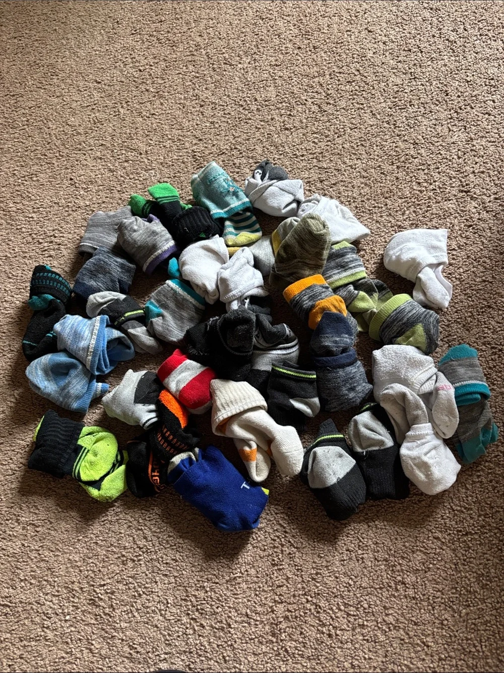 #269 boys assorted ankle socks - 34 pairs